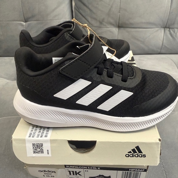 Adidas Run Falcon size 11 Youth Brand New - Picture 1 of 7